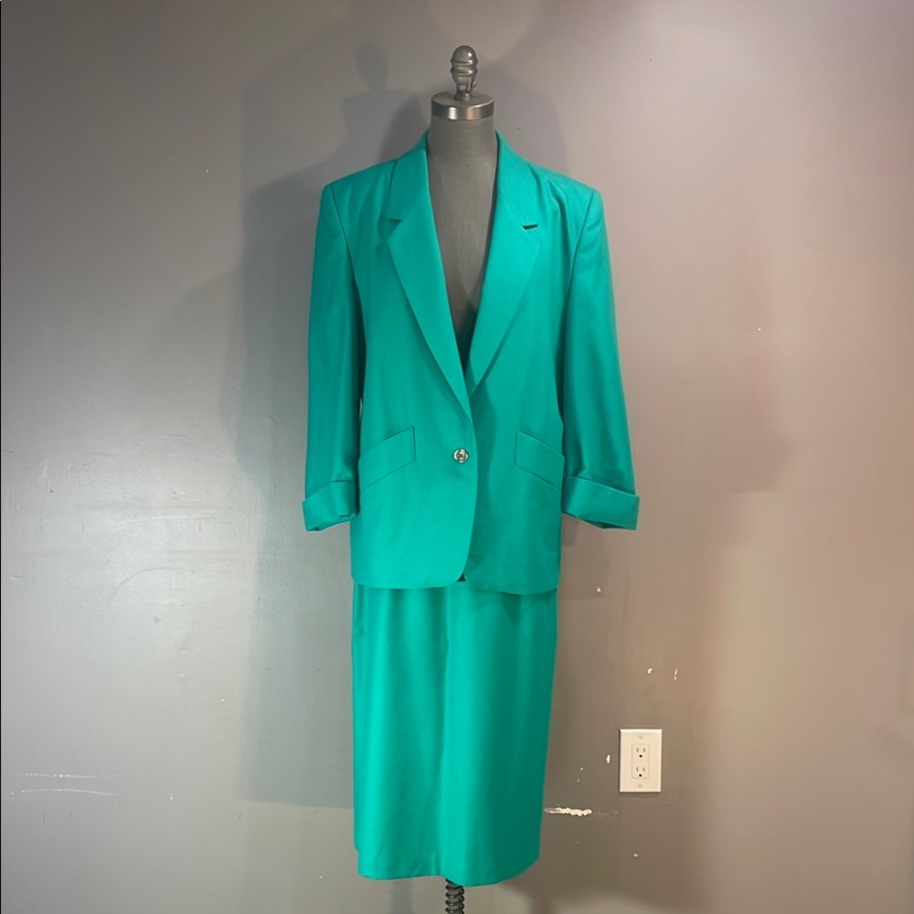 Skirt suit 100% wool jade green women’s 2 pc MADE IN CANADA D’Oraz 11/12